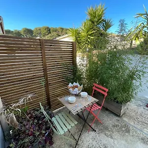 studio-vallon-dazur-a-carqueiranne.fr-provencehotel.com/
